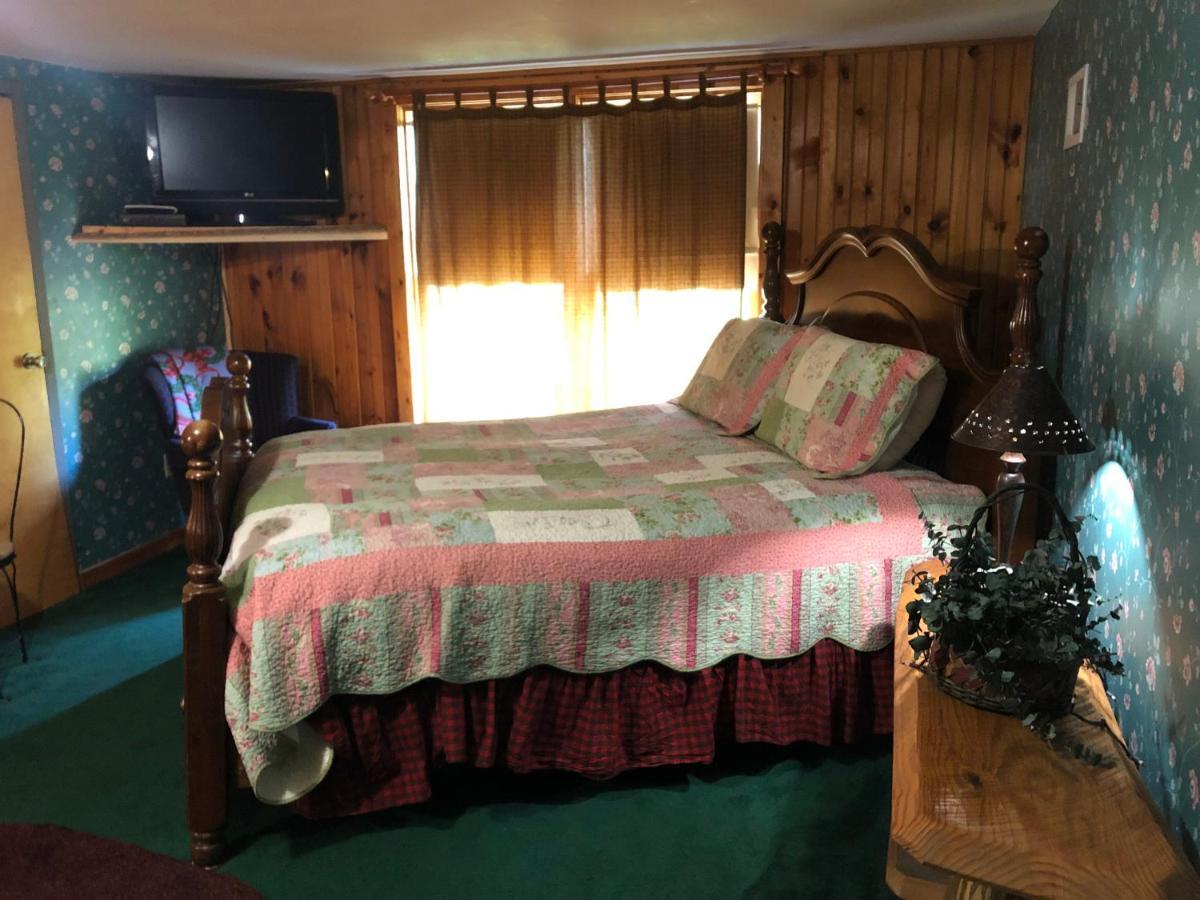 Smokies Bed And Breakfast - Evergreen Cottage Inn Pigeon Forge Exterior photo