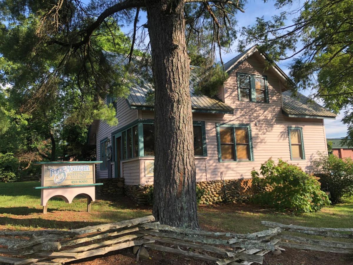 Smokies Bed And Breakfast - Evergreen Cottage Inn Pigeon Forge Exterior photo