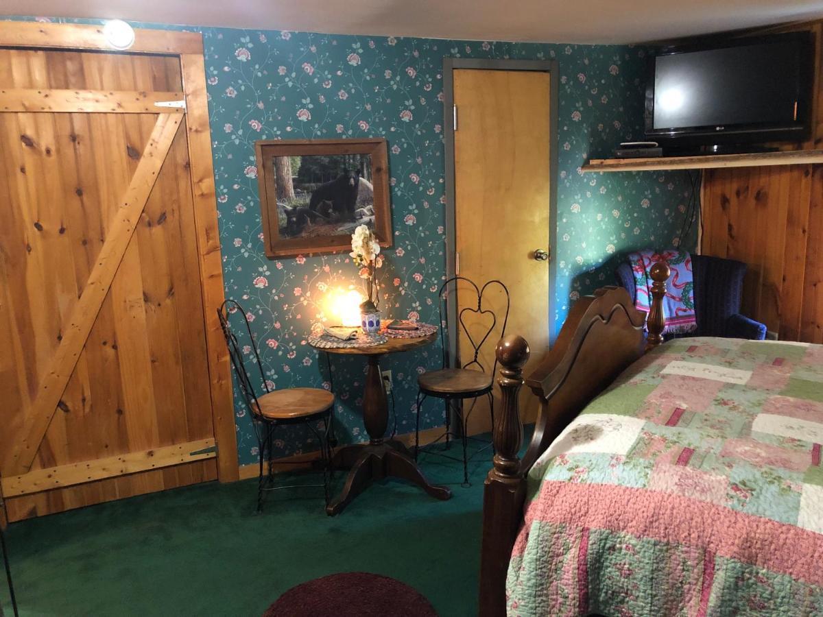 Smokies Bed And Breakfast - Evergreen Cottage Inn Pigeon Forge Exterior photo